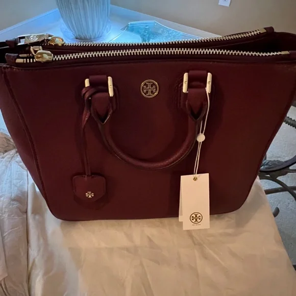 Tory Burch Robinson Pebbled Leather Tote (Satchel) - Picture 3 of 6